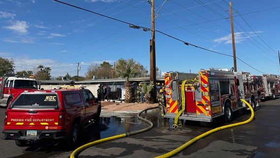 1 dead, 11 displaced in Phoenix apartment fire