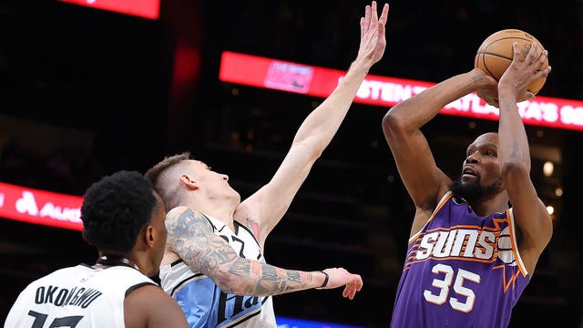 Young scores season-high 43 points in Hawks' win over Suns