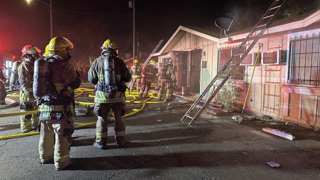 Firefighters contain Phoenix apartment fire to 1 unit, 3 people displaced