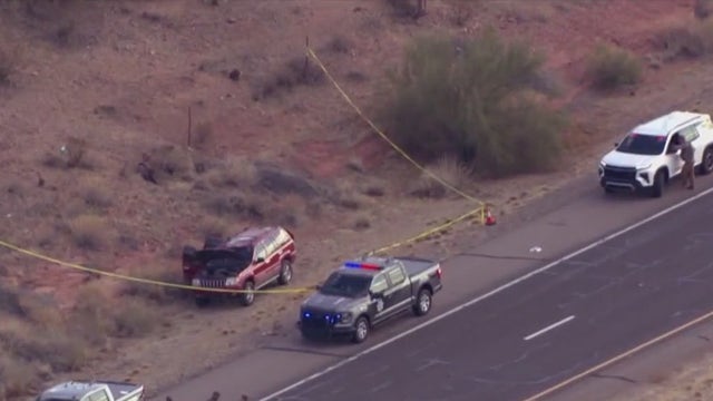Arizona troopers searching for suspects who shot at car on freeway: DPS
