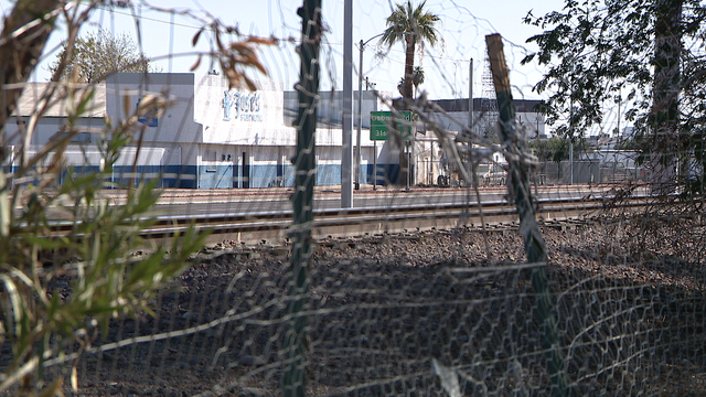 Man struck and killed by passing train in Phoenix, PD says