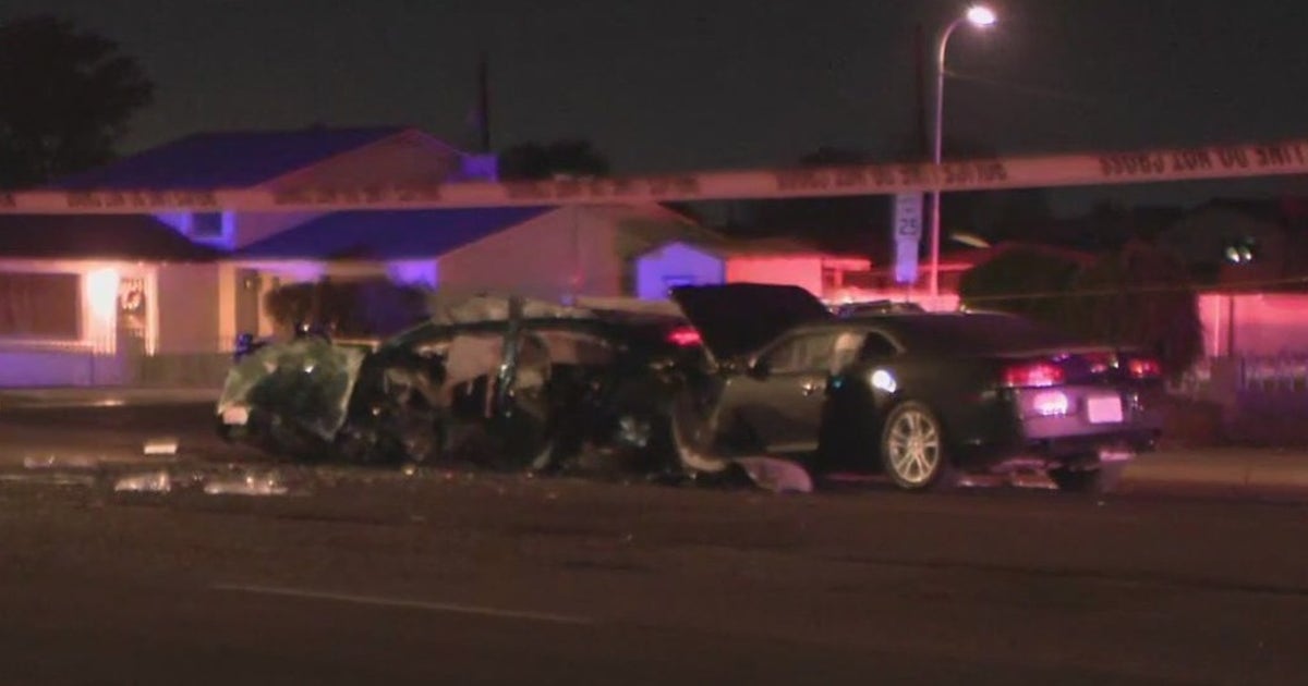 Man dead following head-on Glendale crash: PD | FOX 10 Phoenix