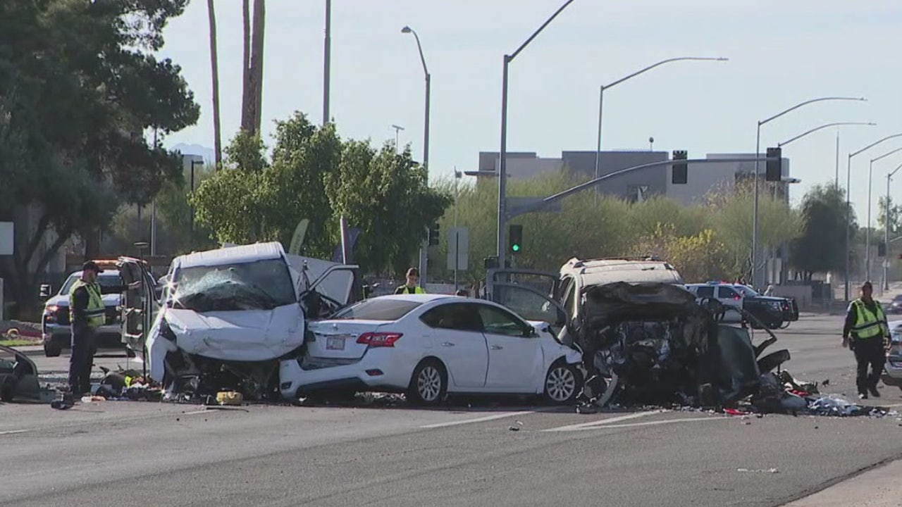 Valley Night Crashes Claim Two Lives in Phoenix and Mesa