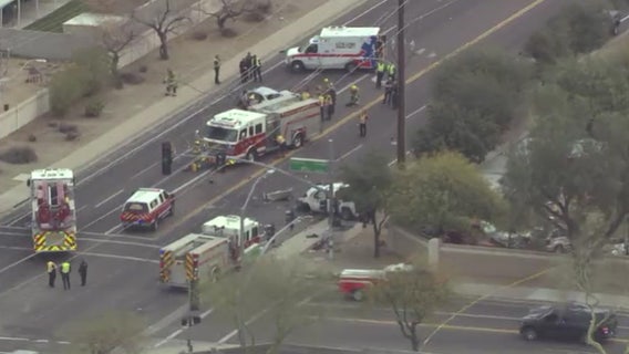 2 people killed in Peoria car crash