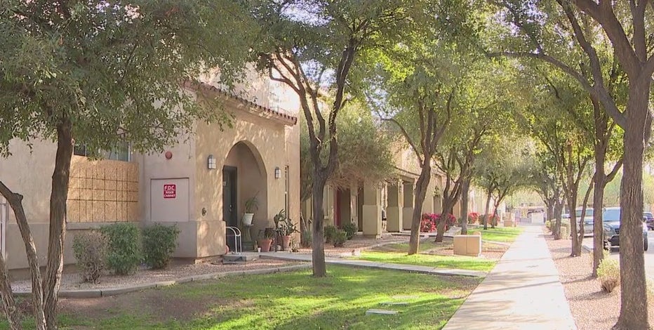 Man's dead body found inside Phoenix apartment on Valentine's Day, PD says