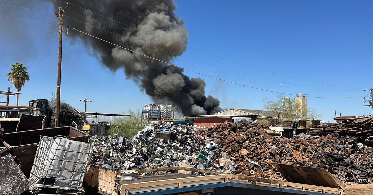 Scrapyard fire burns in Phoenix | FOX 10 Phoenix