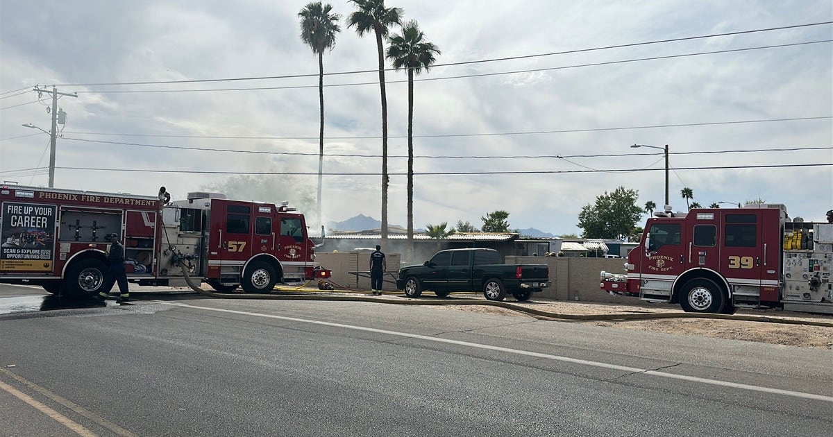 Mobile home fire in Phoenix leaves 5 people displaced, 1 firefighter ...