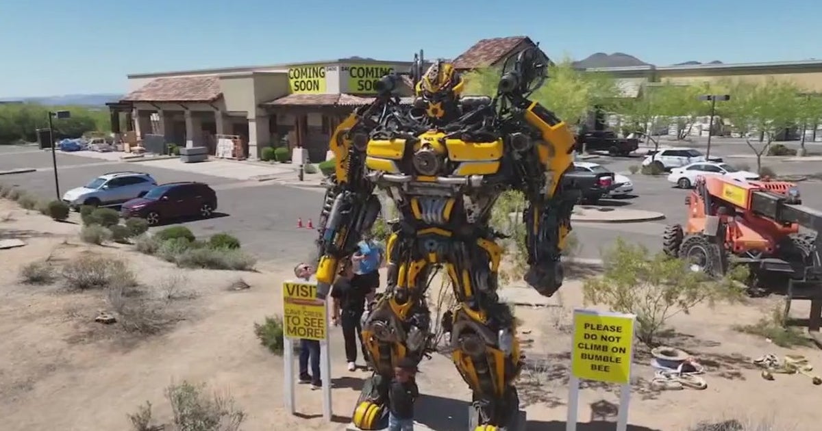 Bumblebee look-alike sits at Carefree intersection | FOX 10 Phoenix