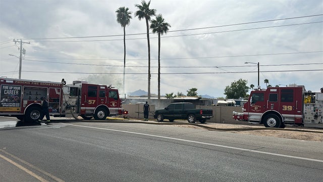 Mobile home fire in Phoenix leaves 5 people displaced, 1 firefighter injured