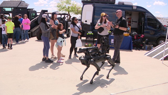 Phoenix Police and Fire Departments collaborate in event to attract new recruits