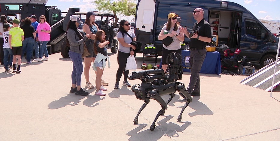 Phoenix Police and Fire Departments collaborate in event to attract new recruits