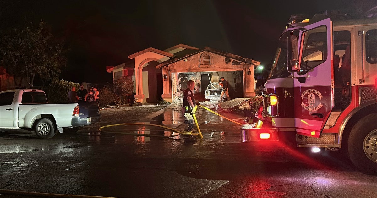 Phoenix family displaced after fast-moving fire rips through home | FOX ...