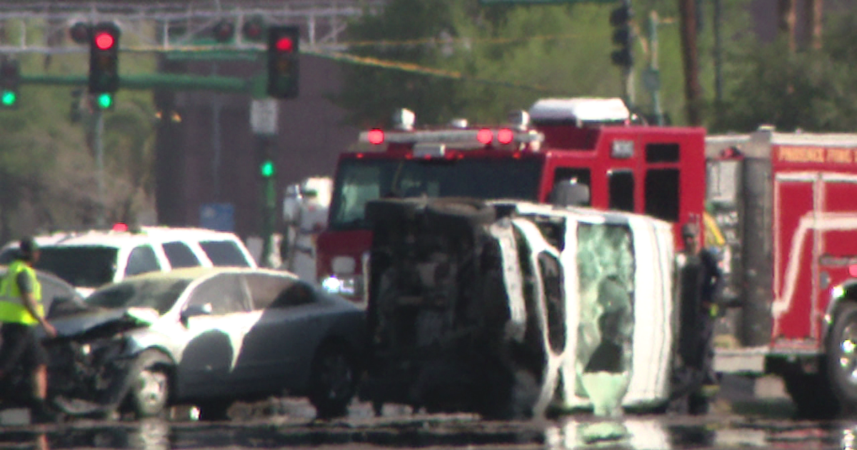 Three people hurt in Phoenix rollover crash, PD says | FOX 10 Phoenix