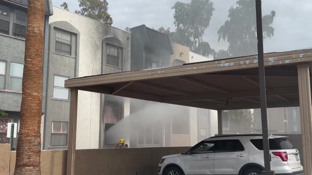 Fire at Phoenix apartment complex displaces 13 people