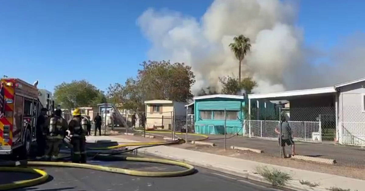 Phoenix mobile home park fire displaces more than 30 people | FOX 10 ...