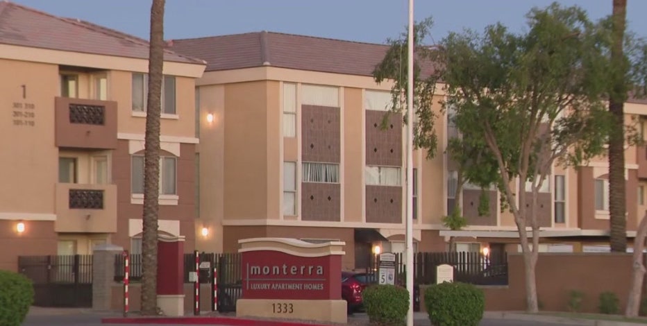 2 women found shot, killed inside Phoenix apartment