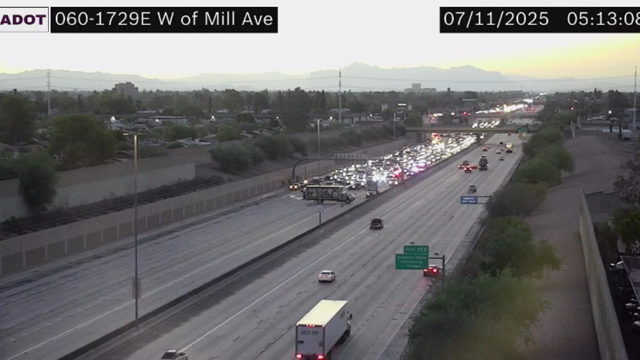 5 hurt in crash on U.S. 60 near Mill Avenue