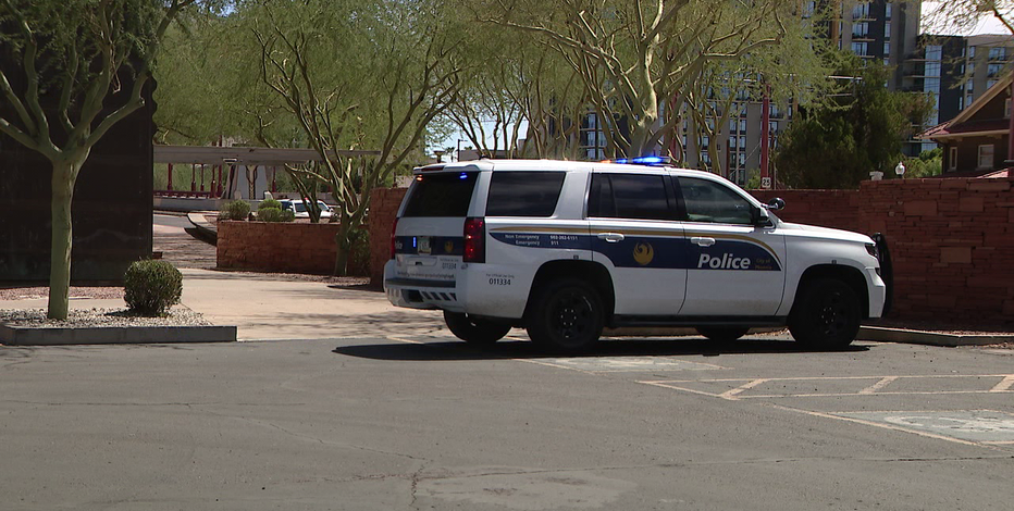 Phoenix shooting victim walks into library for help, PD says