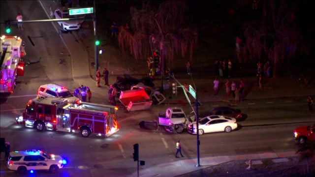 5 hospitalized following Phoenix multi-vehicle crash: PD