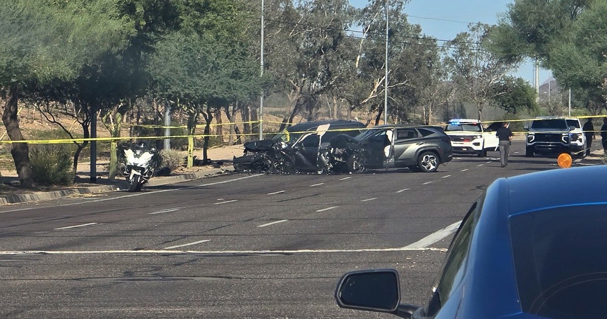 Fatal crash in north Phoenix kills one, injures another | FOX 10 Phoenix