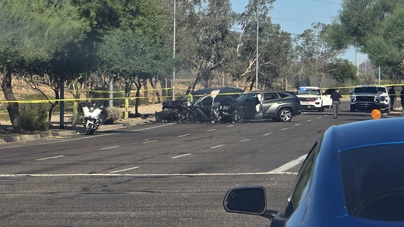 Fatal crash in north Phoenix kills one, injures another