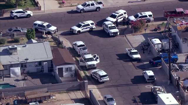 2 men found shot in Phoenix; investigation underway