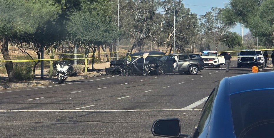 Fatal crash in north Phoenix kills one, injures another