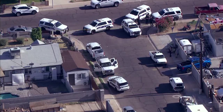 2 men found shot in Phoenix; investigation underway