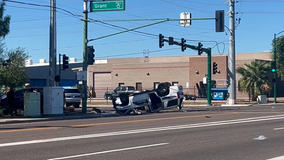 Three hurt, including 2 Phoenix Police officers, in rollover crash