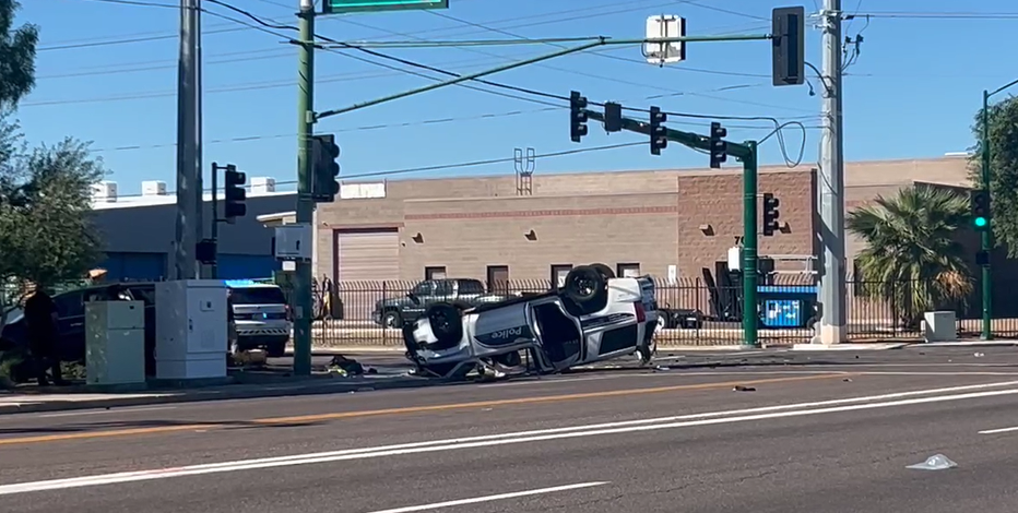 Three hurt, including 2 Phoenix Police officers, in rollover crash