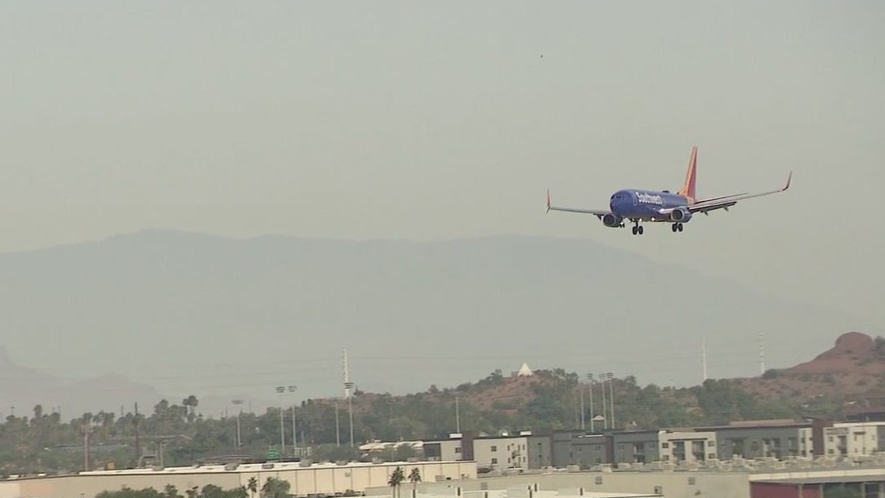 FAA holds flight cuts at 6% as controllers return to work