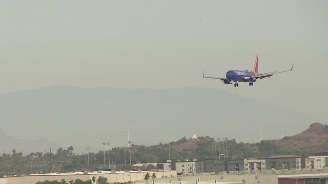 FAA holds flight cuts at 6% as controllers return to work