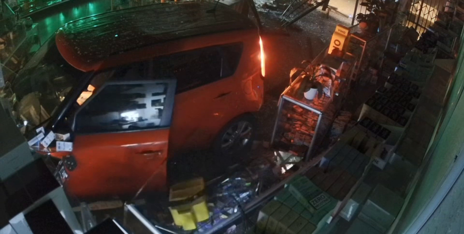 Burglars use stolen car to smash into Tempe shop, steal vapes: police