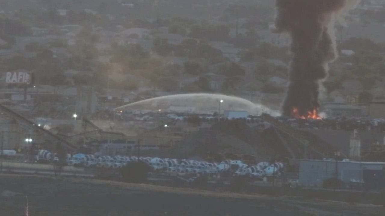 Phoenix junkyard catches fire, sending plume of smoke into air