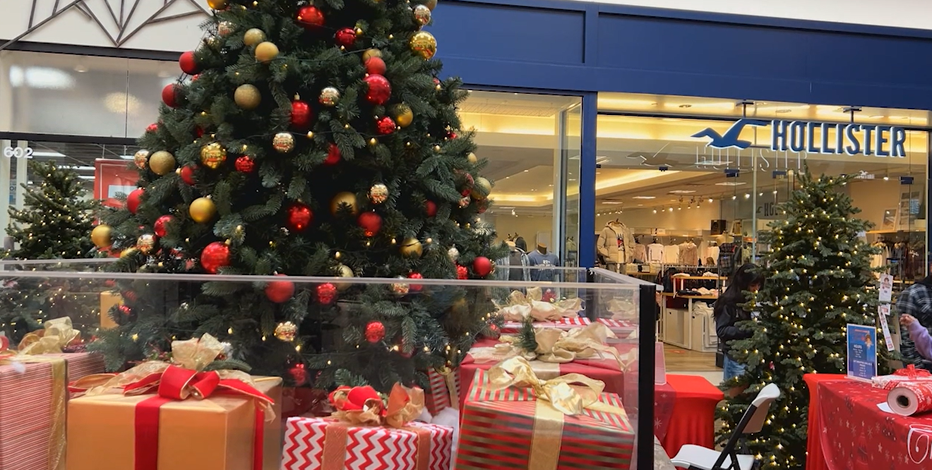 In-person shopping making comeback as mall traffic picks up for holiday season