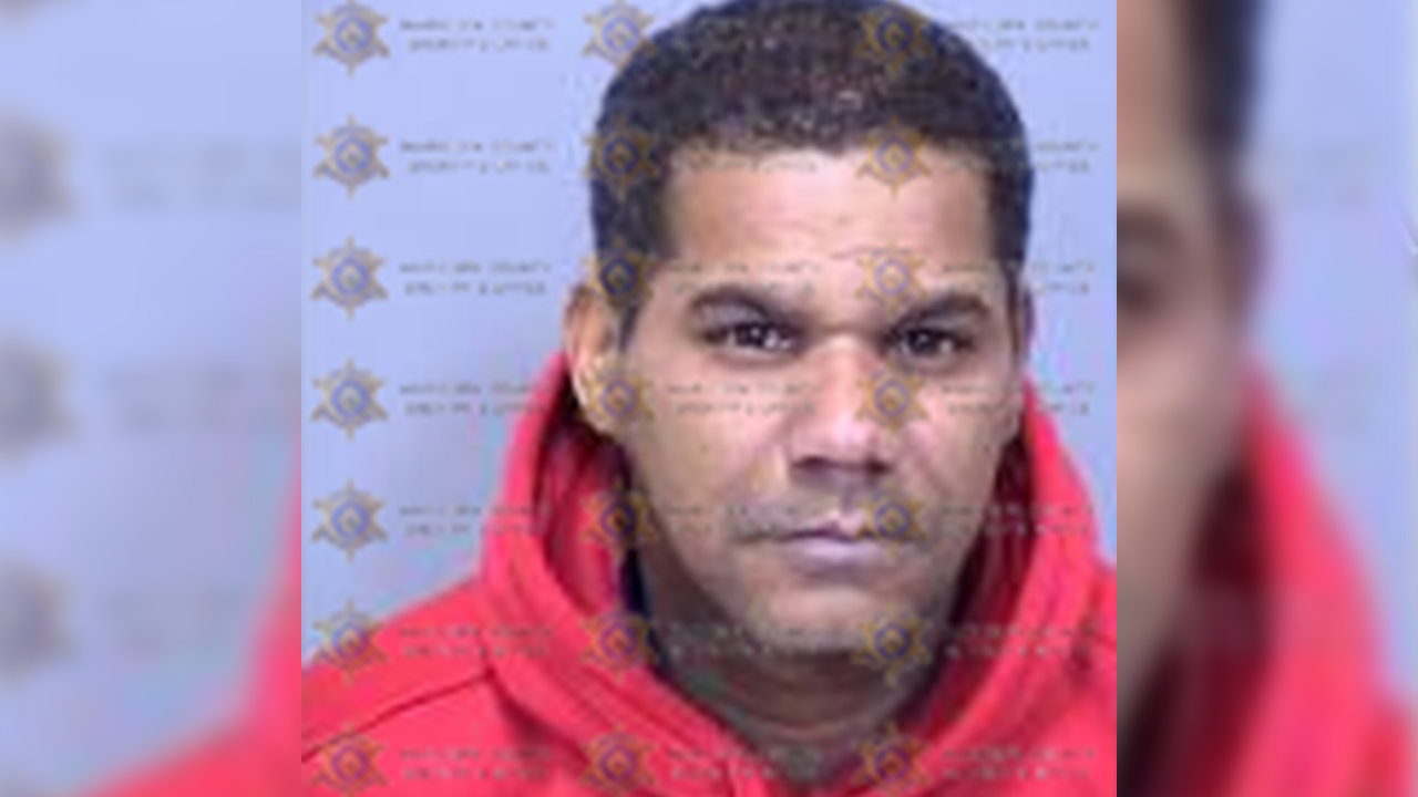 Delivery driver shoots at man armed with baseball bat, Peoria PD says