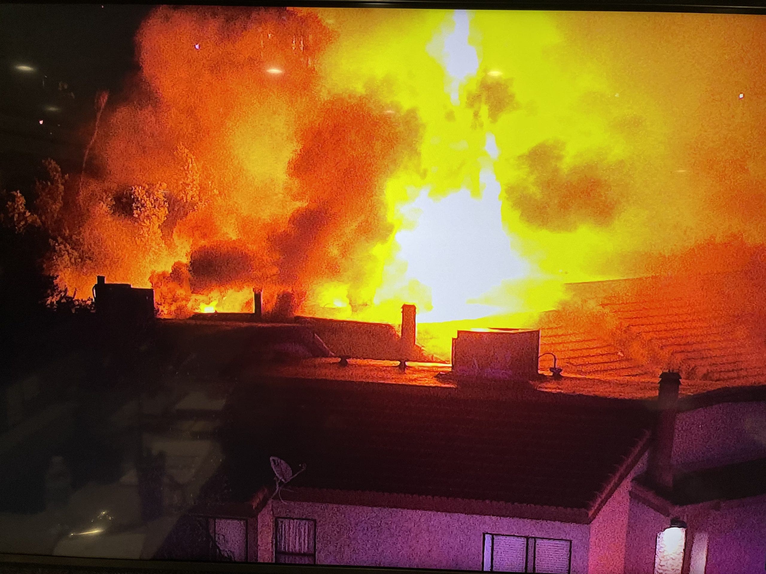 4 children, 2 others severely burned in Mesa apartment fire