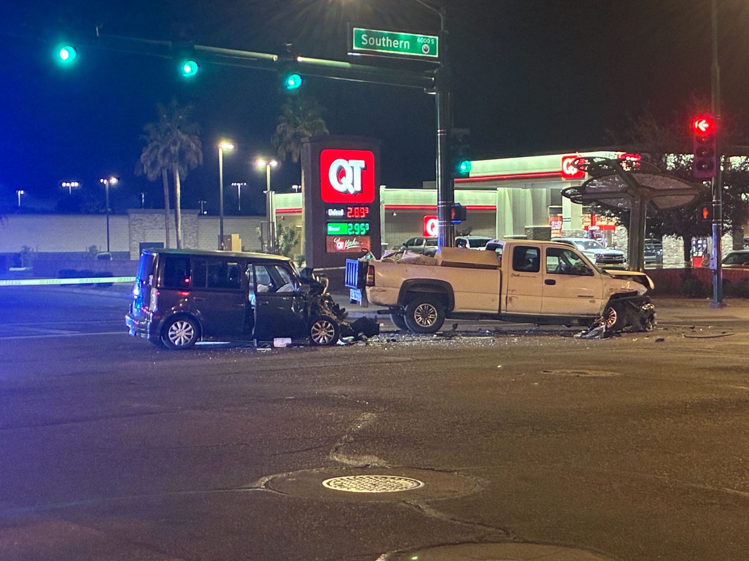 Impairment suspected in Phoenix crash that hurt several people, PD says