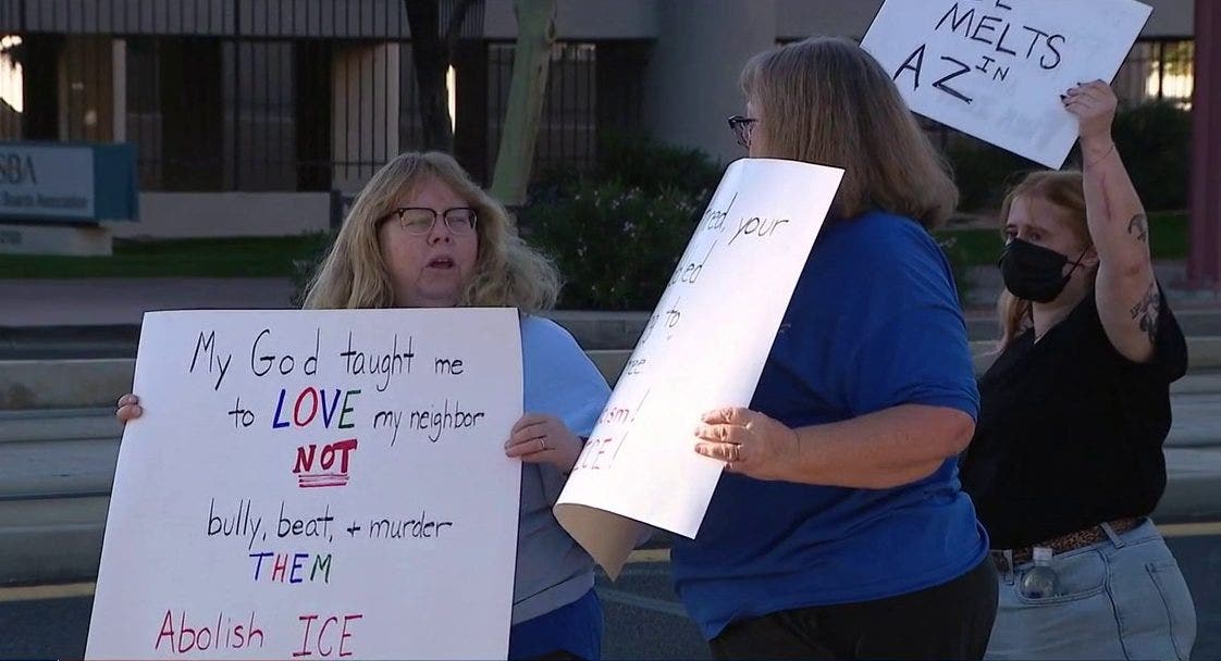 Arizona faith leaders hold vigil at Phoenix ICE office in solidarity with Minneapolis