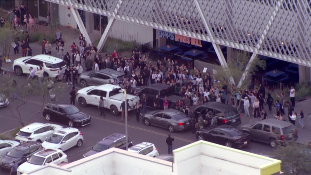 Federal agents target Zipps Sports Grill locations in criminal investigation