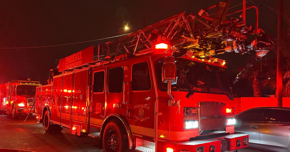 Officer, tenants hospitalized after Phoenix apartment fire | FOX 10 Phoenix