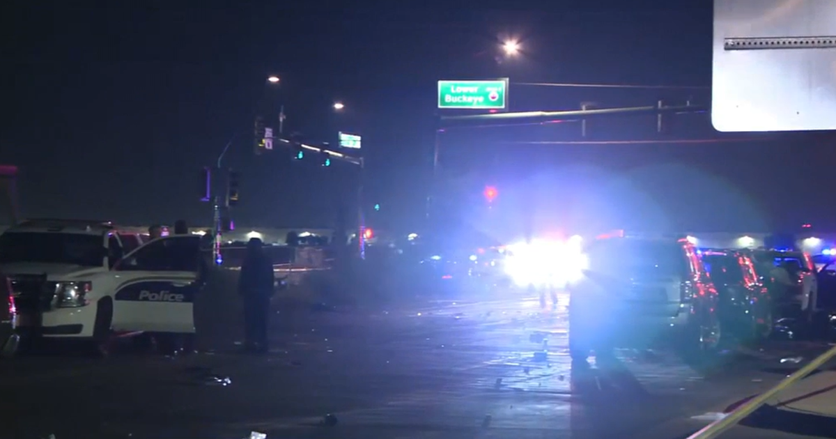 Car slams into side of Phoenix Police vehicle, collides with 3 other cars while fleeing