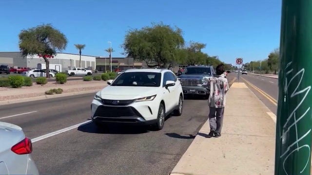 Phoenix Police begin issuing citations for jaywalking, standing in a median