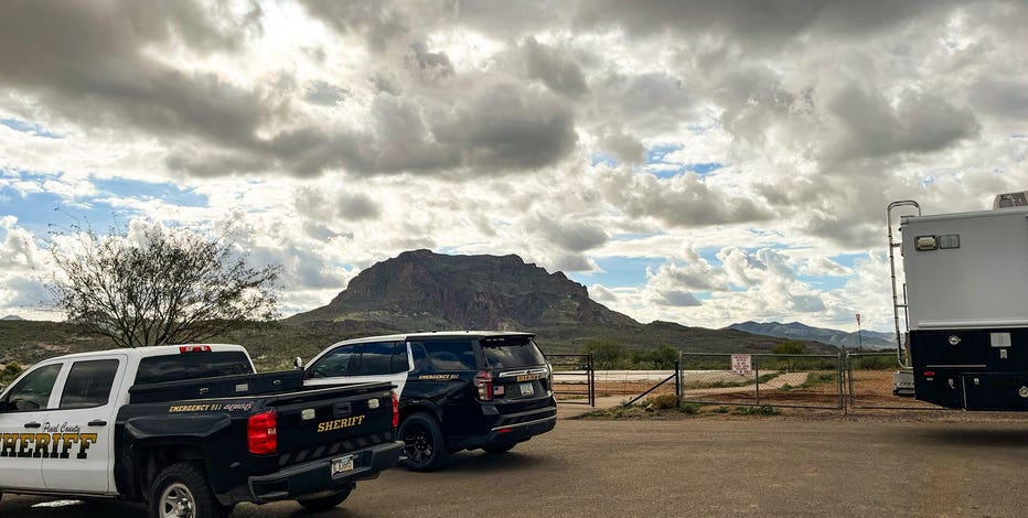 Helicopter carrying 4 people crashes in Superior