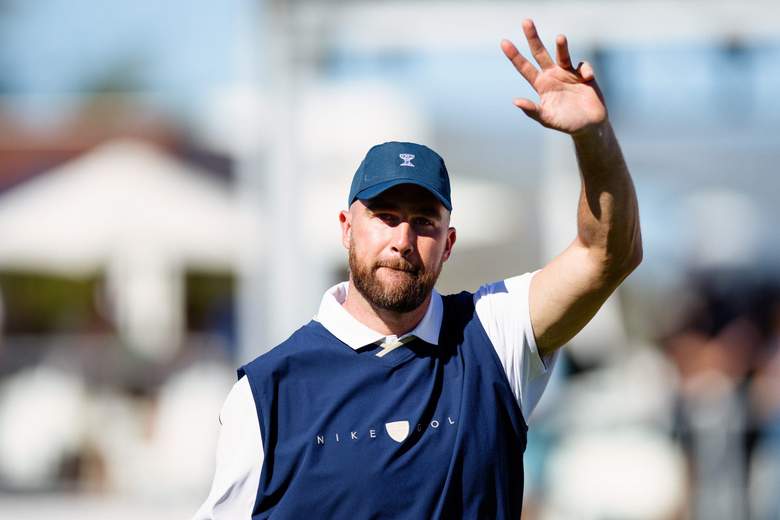 Travis Kelce, elaborate outfits among crowd favorites at WM Phoenix Open's Pro-Am