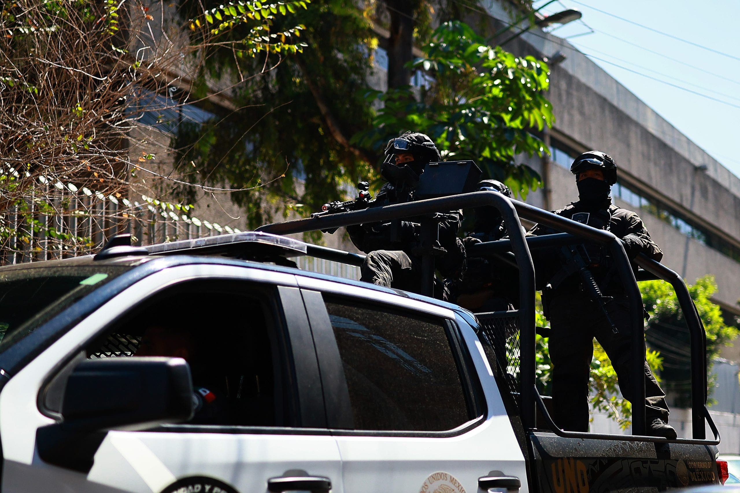 Flight cancellations, cartel violence leave Arizona travelers stuck in Mexico