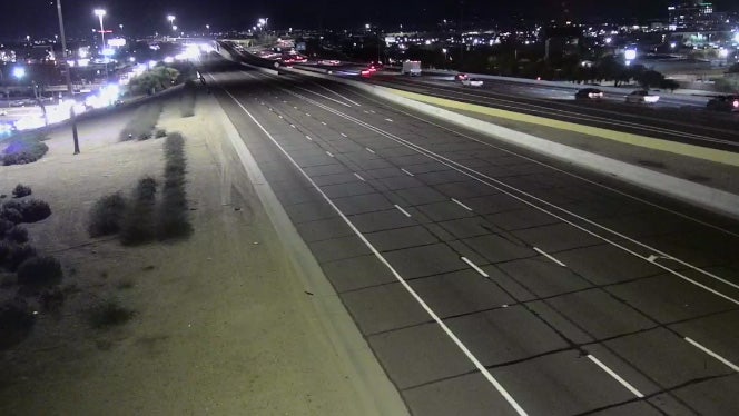 Crash partially closes I-10 near Phoenix Sky Harbor Airport