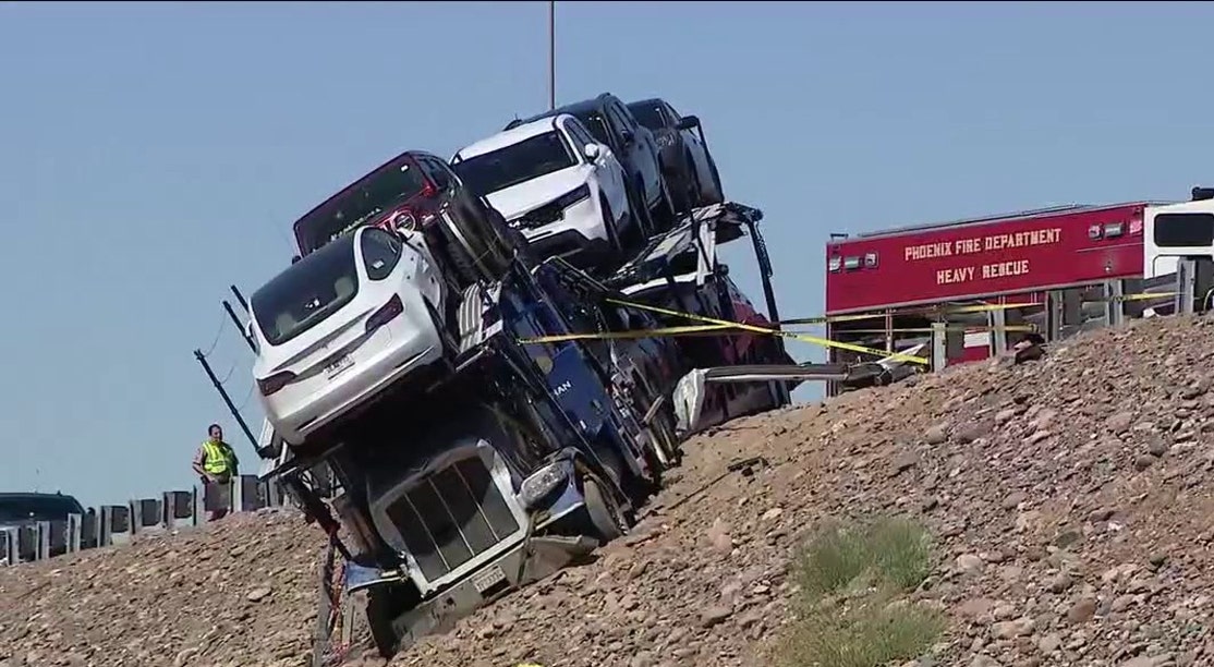Phoenix I-17 crash: Trucks left dangling over freeway edge