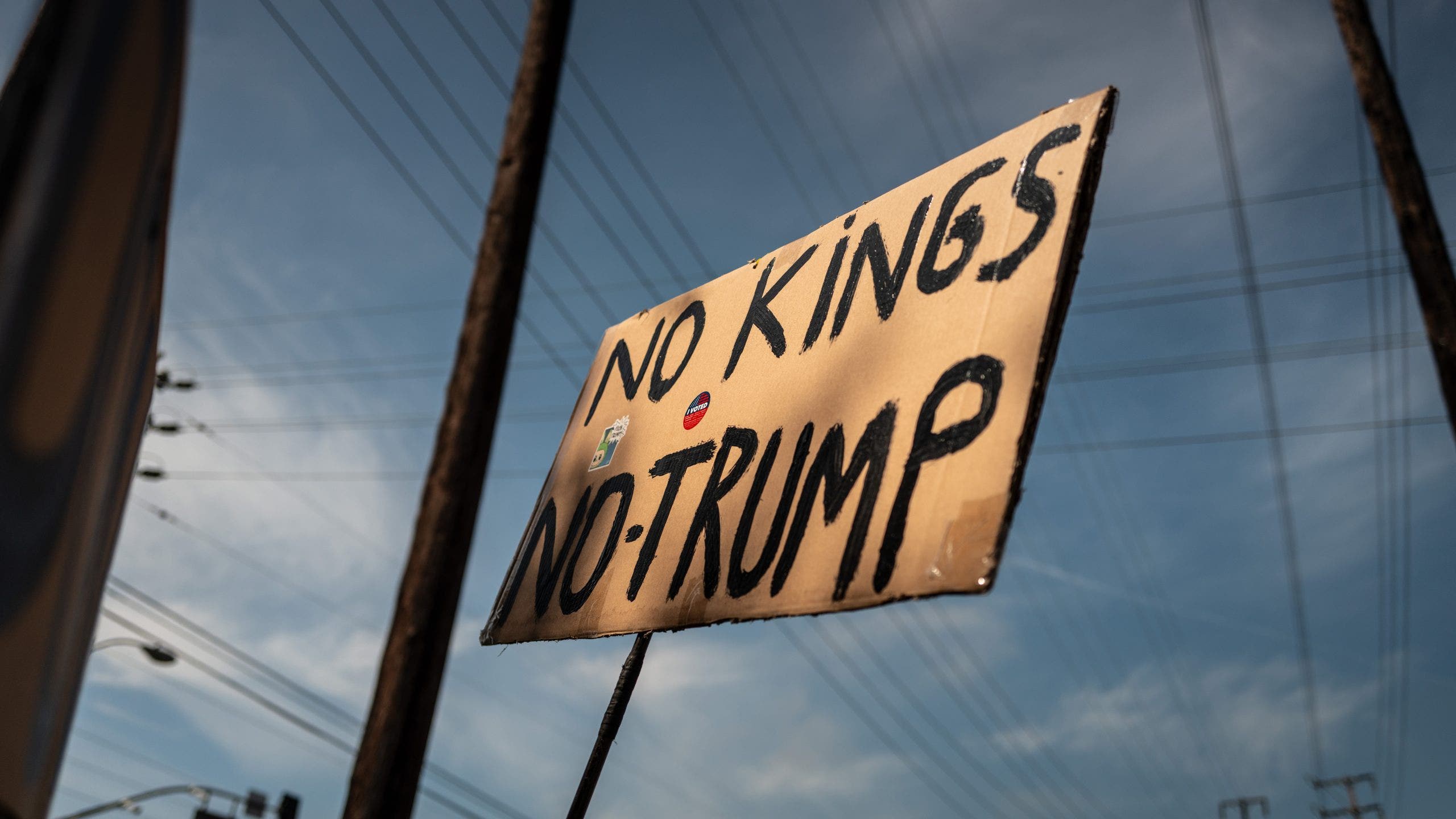 'No Kings': Thousands rally at protests across Phoenix area