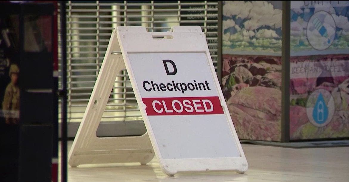 Sky Harbor: Terminal 4 security checkpoints at B and D gates closed